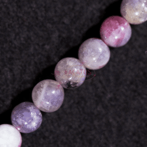 Boules de tourmaline violet brillant 8 mm, 1 fil