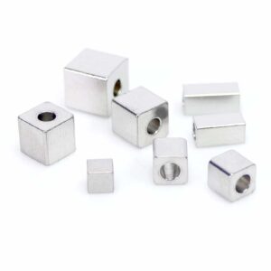 Cubes et rectangles en acier inoxydable 3-7 mm