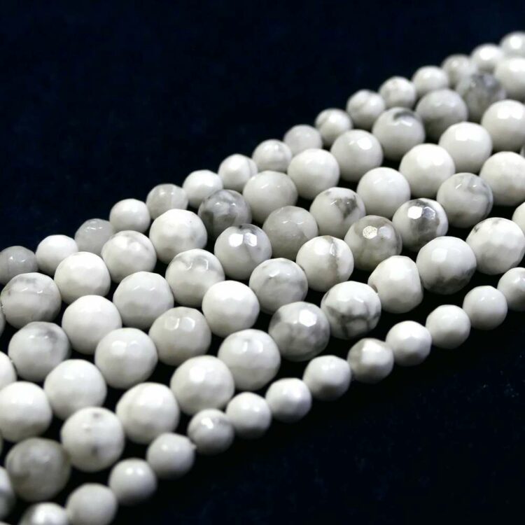 Howlite_faceted