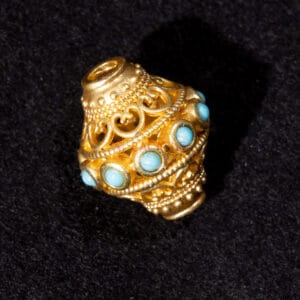 Nepal Perle, filigran 13×15 mm Metall, gold + Stein, türkis 1x