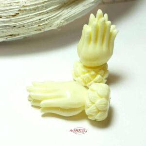 Kunststoffperle Lotus Buddhas Hände Mala 30×13 mm cremeweiß