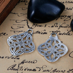Metal pendant Celtic knot 40x34mm silver