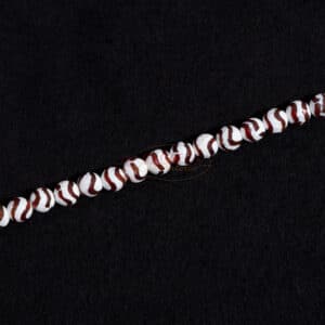 Boule d’agate ondulations facettées rouges blanches environ 8mm, 1 fil