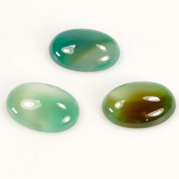 Cabochon oval agate green
