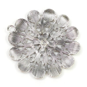 Ciondolo in metallo filigrana fiore 64×60 mm