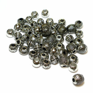 Perles acryliques, argent différentes tailles et motifs mélange aléatoire 50x