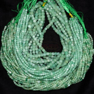 Aventurine cube faceted green size selection, 1 strand