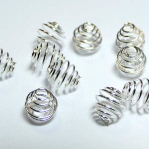 Selezione di dimensioni argento a spirale piccola con perline di metallo, 10 pezzi