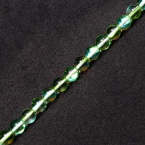 Sfera di cristallo di rocca verde brillante luccicante 8 mm, 1 filo