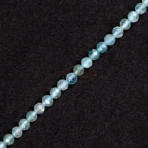 Boule d’apatite facettée bleu clair 2-3 mm, 1 fil